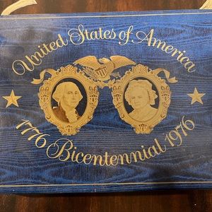 Vintage Avon Bicentennial Plate & 2 Scented Soaps set